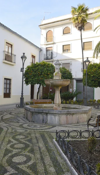 Fontaine sur la place San Andres — Photo