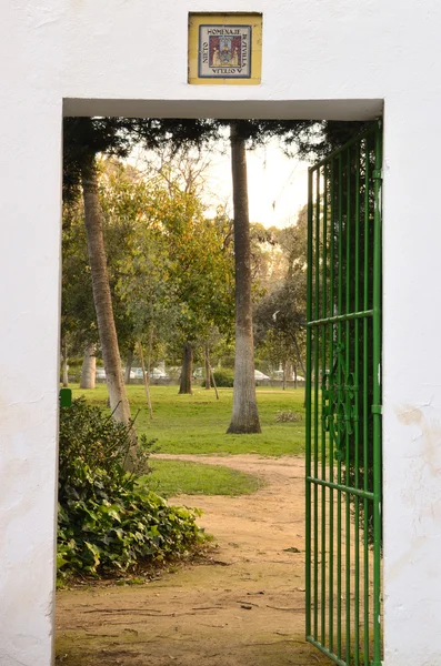 Puerta en el jardín — Foto de Stock