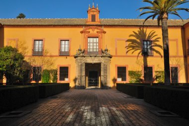 Courtyard Cruise