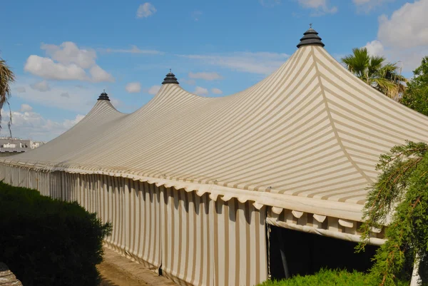 Полосатая палатка — стоковое фото
