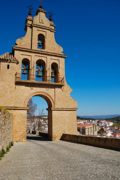 Weg zur Kirche in Aracena, Andalusien, Spanien — Stockfoto