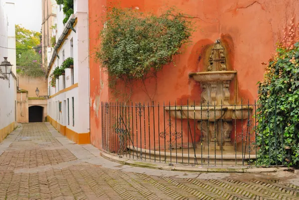 Fountain in Seville's old Jewish quarter — Stock Photo, Image