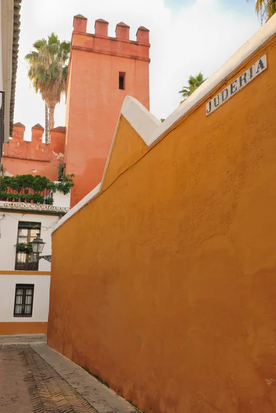 Straße im alten jüdischen Viertel von Sevilla — Stockfoto