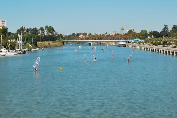 Windsurfing na řece Sevilla — Stock fotografie