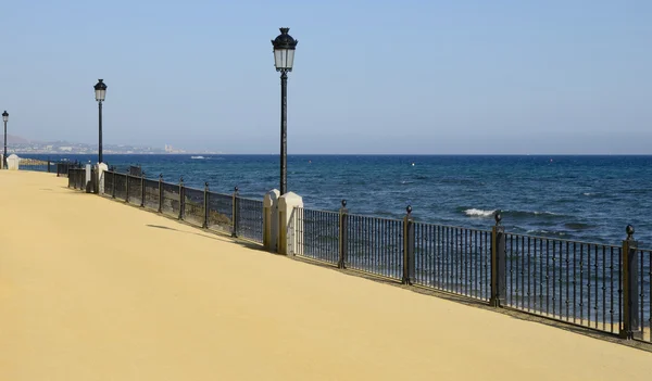 Spiaggia sul lungomare — Foto Stock