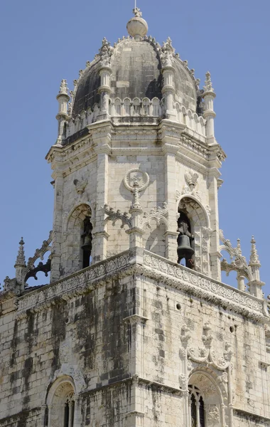 Detalle de la parte superior de la iglesia en el monasterio de Jerónimos — Foto de Stock