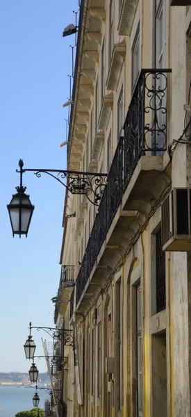 Strada con vista sul fiume — Foto Stock