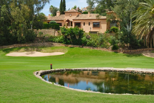 Rosa Golf-Villa — Stockfoto