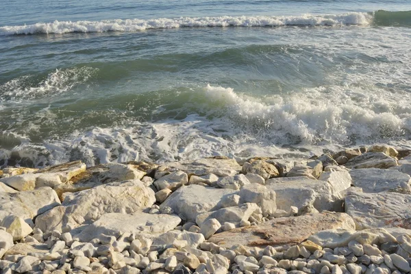 Rotsen en zee — Stockfoto