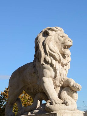 Budapeşte, Macaristan 'daki Aslan taşı heykeli.