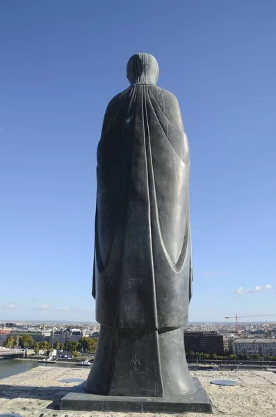 Budapest Hungría Octubre 2021 Espalda Estatua Bronce Virgen María Por —  Fotos de Stock