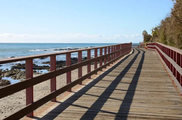 Langer Holzsteg Strand Von Mijas Malaga Andalusien Spanien — Stockfoto