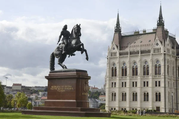 Budapest Hungary October 2021 Equestrian Statue Hungarian Hero Front Parliament — Stock Photo, Image