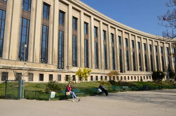 Parigi Francia Marzo 2022 Donne Sui Banchi Dei Giardini Otf — Foto Stock