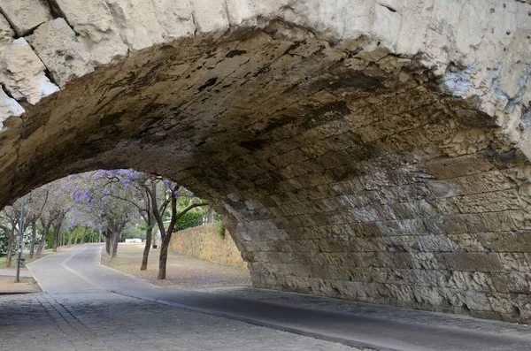 Steinbogen Fußweg Entlang Des Flusses Sevilla Andalusien Spanien — Stockfoto