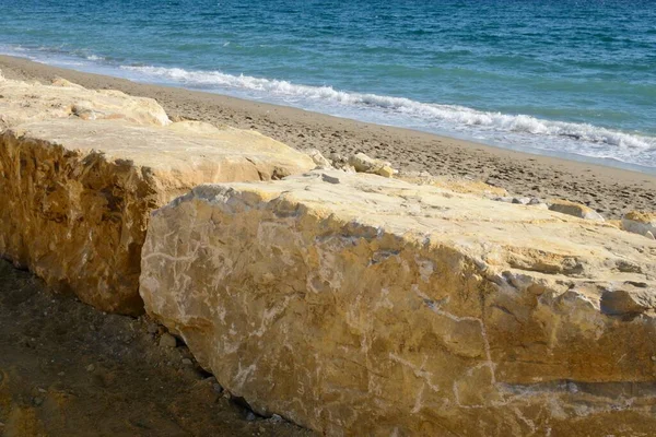 Duże Kamienie Brudnej Promenadzie Marbella Andaluzja Hiszpania — Zdjęcie stockowe