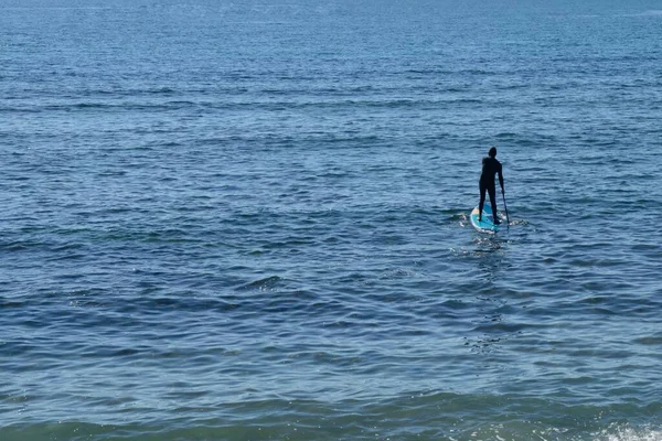 Marbella Španělsko Prosince 2021 Muž Dělá Pádlo Surfování Vodách Středozemního — Stock fotografie