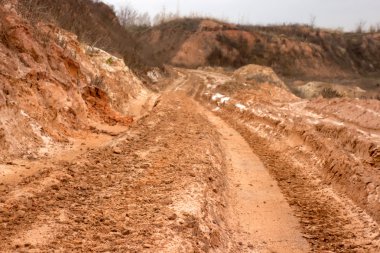 Kızıl kum sandpit üzerinde