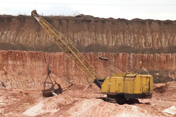 kum ocağında bir kariyer tırmık