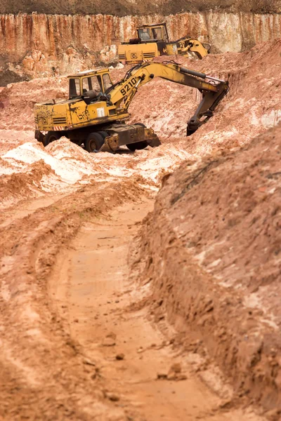 kum ocağında bir kariyer tırmık