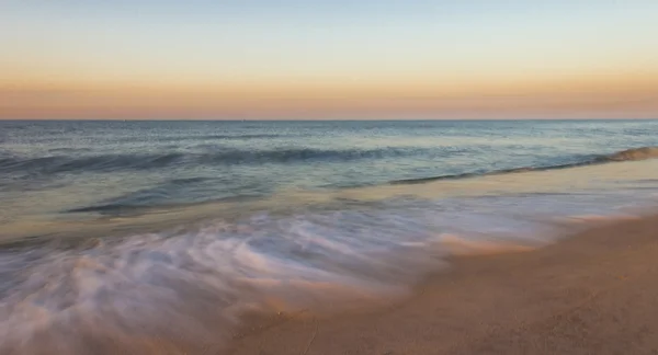 Sahilde gün doğumu