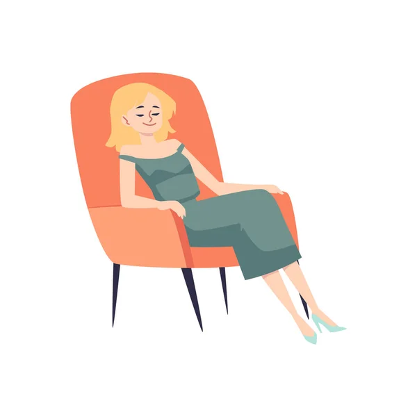 Relaxált nő ül vagy alszik karosszékben, lapos vektor illusztráció elszigetelt fehér háttér. — Stock Vector
