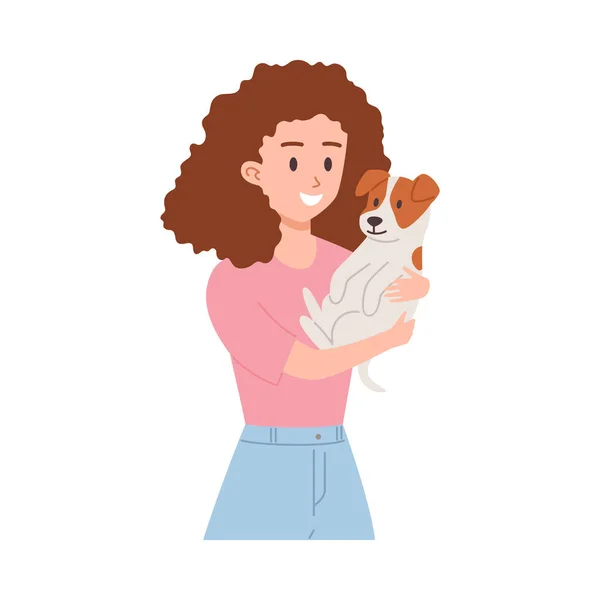 快乐的女人拥抱着小狗 白色背景上孤立的平面矢量图解 宠物收养和动物庇护所的概念 女孩抱着可爱的狗 人与动物之间的友谊 — 图库矢量图片