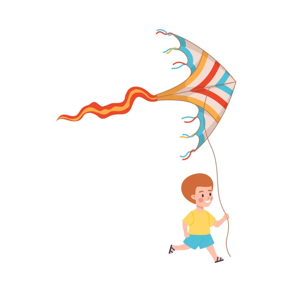 カラフルで凧で遊んでかわいいと幸せな子供の男の子 白い背景に隔離されたフラットベクトルイラスト 子供の凧揚げ 夏の野外活動と子供のためのゲームの概念 — ストックベクタ