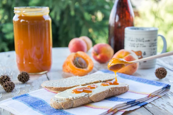 Outdoor breakfast with apricot jam and marmalade — Stock Photo, Image