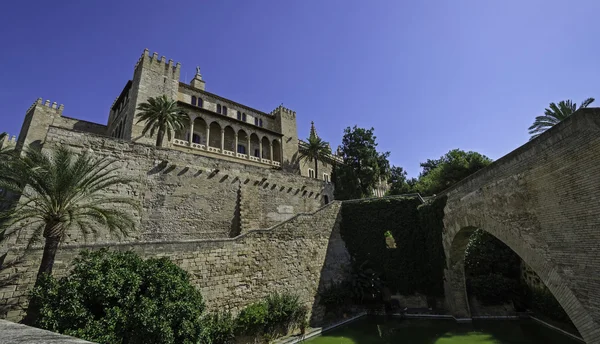 La almudaina 的皇家宫殿。西班牙 — 图库照片