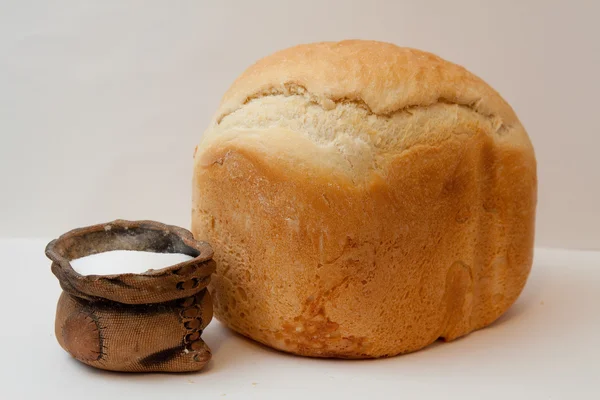 Wit brood van brood en zout — Stockfoto