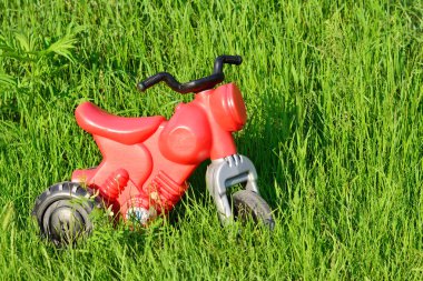 küçük kırmızı motosiklet plastik