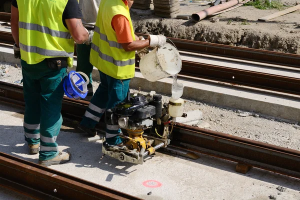 Werknemers over de bouw van de spoorlijn — Stockfoto