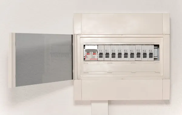 Kapı duvar ile elektrik dağıtım kutusu