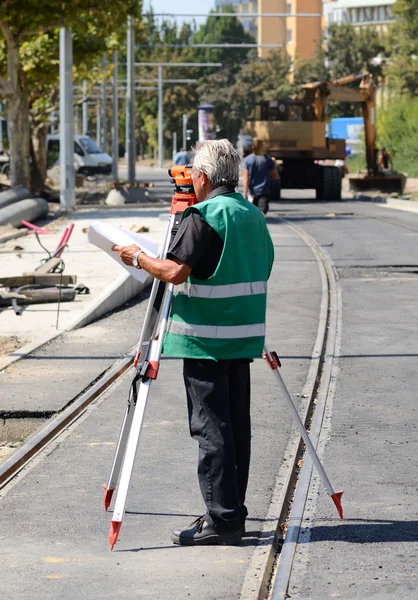 Landmeter in werk in de bouw — Stockfoto