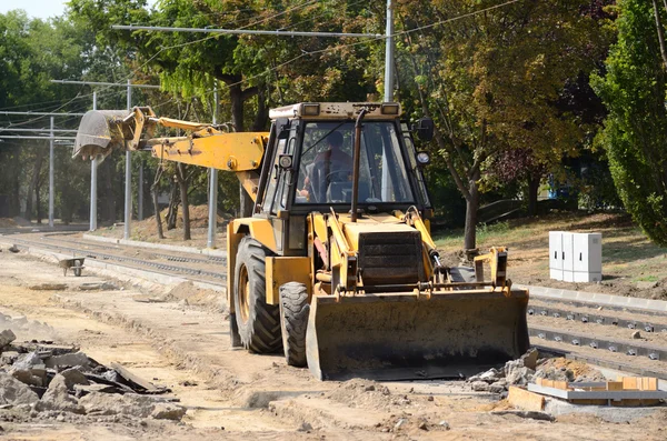 Trabajos de excavadora de carga en la construcción — Foto de Stock