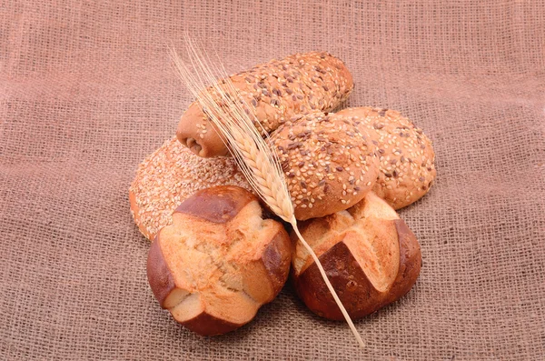 Productos de panadería sobre tela de saco —  Fotos de Stock
