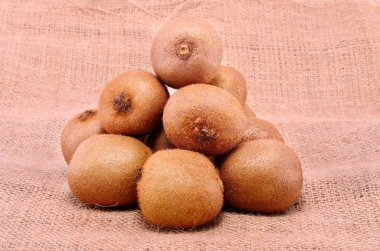 kivi çul zemin üzerine yığını