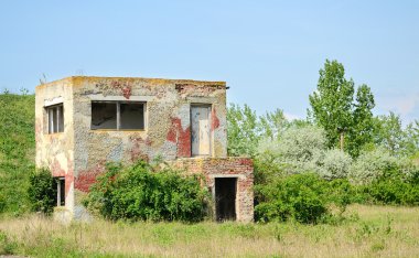pared de piedra encalada