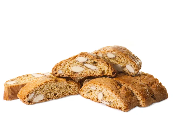 Typische Toscaanse cookies met amandelen geïsoleerd op witte achtergrond — Stockfoto