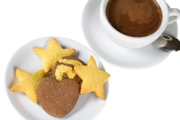 Geassorteerde cookies op witte dessert plaat en kop warme chocolademelk — Stockfoto