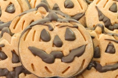 Cadılar Bayramı çikolata kurabiye kabak şeklinde