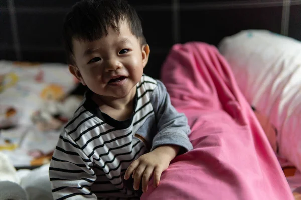 Imagem Retrato Expressão Feliz Sorriso Menino Chinês Asiático — Fotografia de Stock