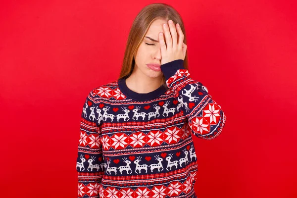 Tired Overworked Young Caucasian Girl Wearing Christmas Sweater Has Sleepy — Stock Photo, Image