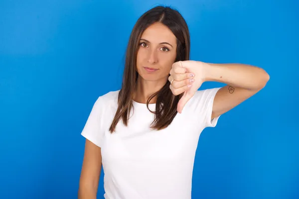 Beautiful Young Woman Looking Unhappy Angry Showing Rejection Negative Thumbs — Stock Photo, Image