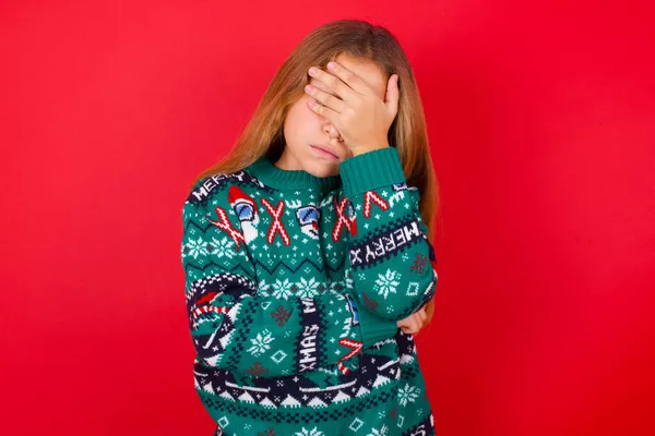 Funny Brunette Kid Girl Knitted Sweater Christmas Red Background Making — Stock Photo, Image