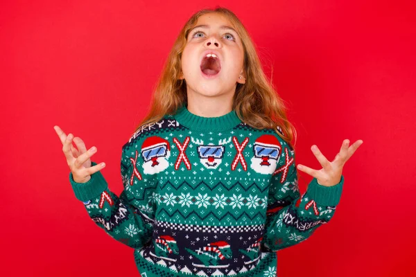 Brunette Kid Girl Knitted Sweater Christmas Red Background Crying Screaming — Stock Photo, Image