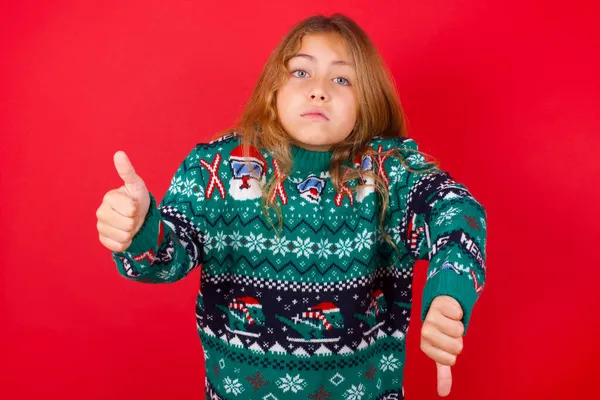 Brunette Kid Girl Knitted Sweater Christmas Red Background Feeling Unsure — Stock Photo, Image