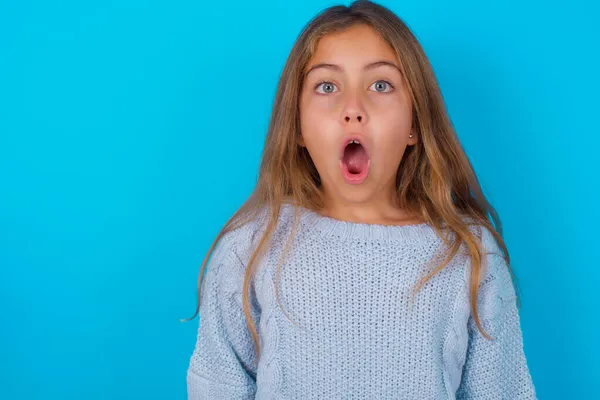 God Surprised Brunette Kid Girl Wearing Blue Knitted Sweater Blue — Stock Photo, Image
