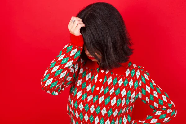 Brunette Caucasian Girl Wearing Knitted Sweater Christmas Red Background Sad — Stock Photo, Image